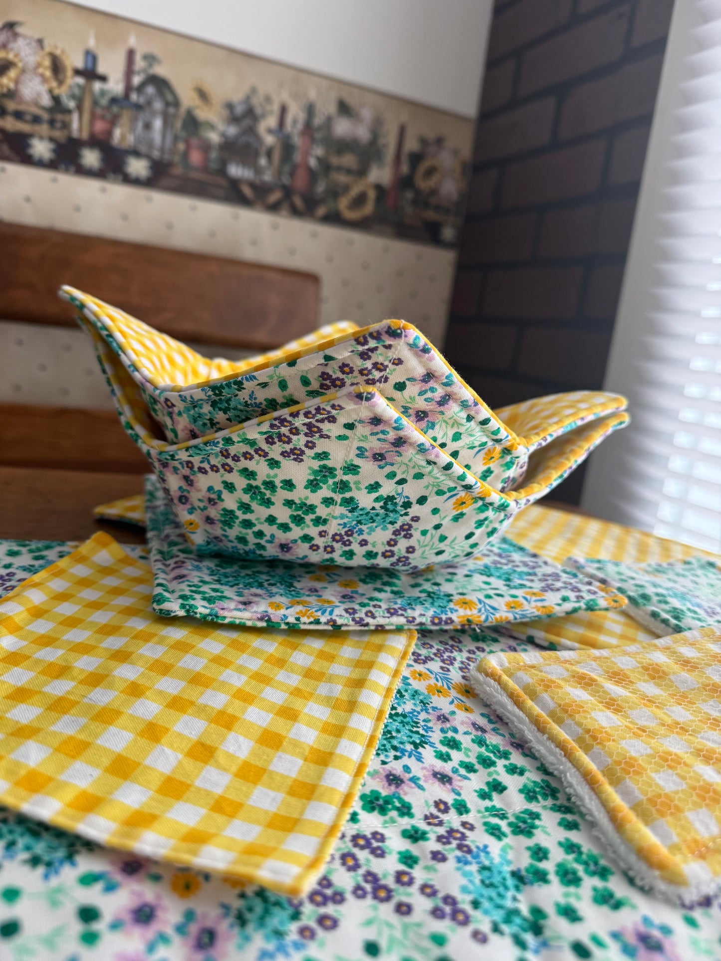 Clustered Mini Flowers Bowl Cozy